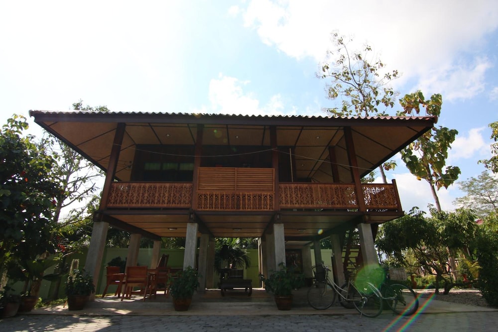 little teak home stay