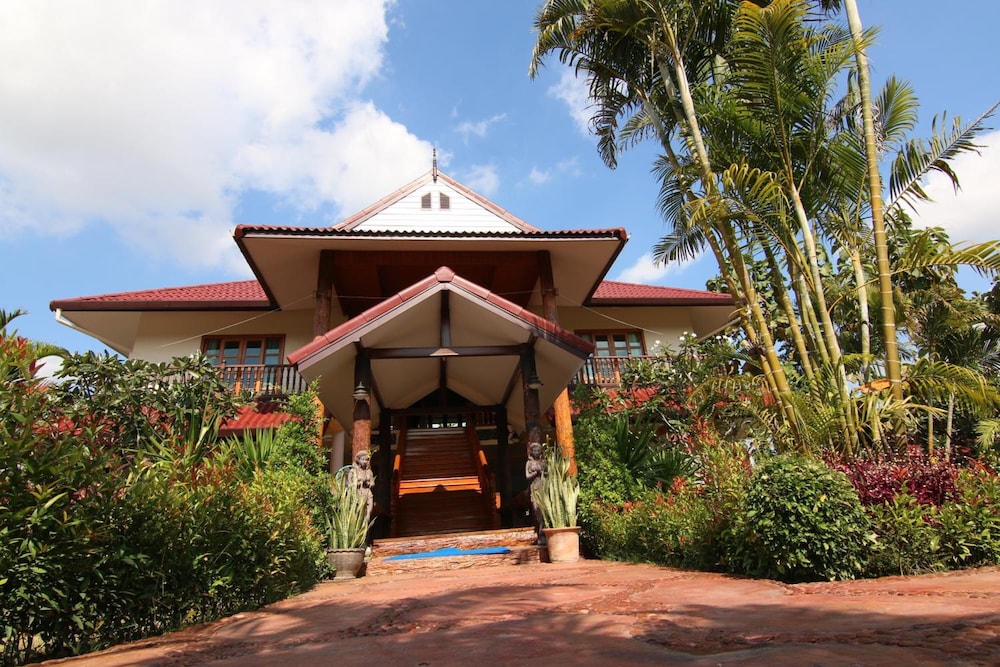 little teak home stay