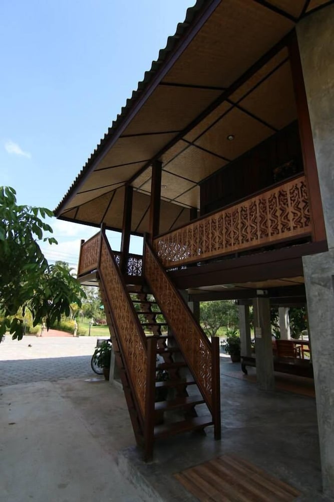little teak home stay