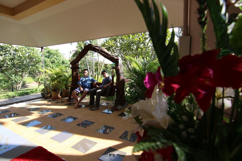 little teak home stay