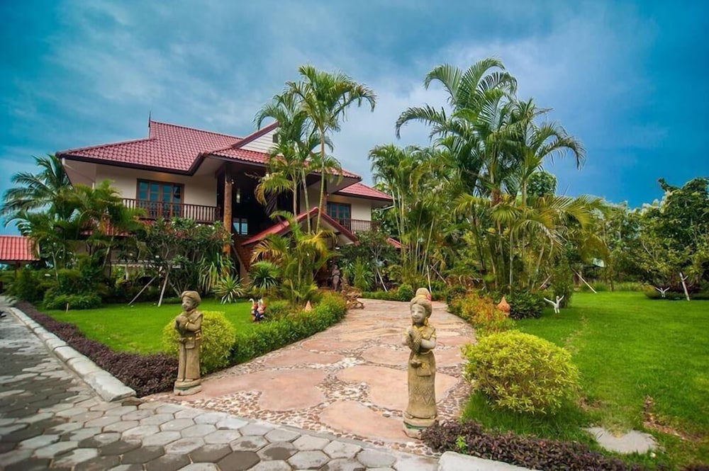 little teak home stay