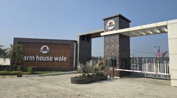 Farm House Wale,,2 star