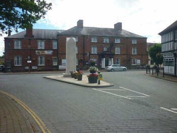 The Hand Hotel,Llangollen>>Chirk,3 star
