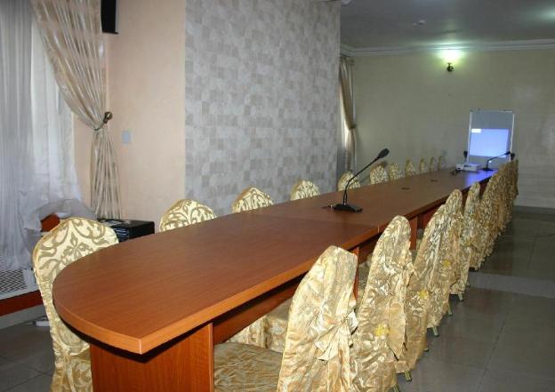 petrus hotels royale