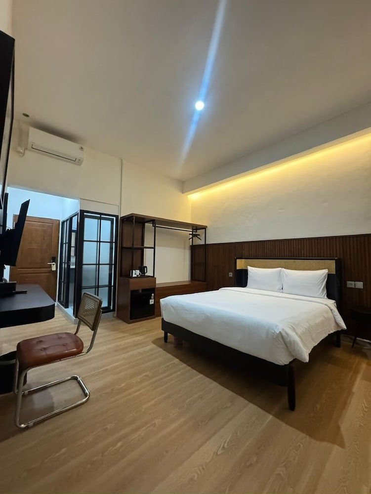 and living hotel