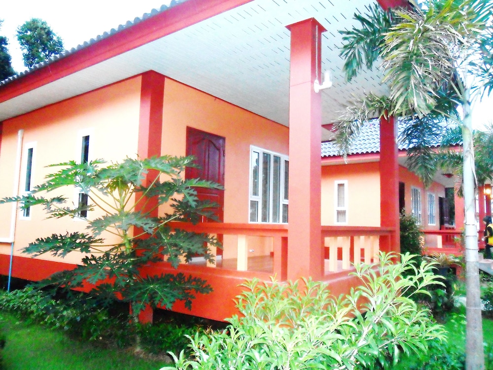 peaceful resort koh lanta