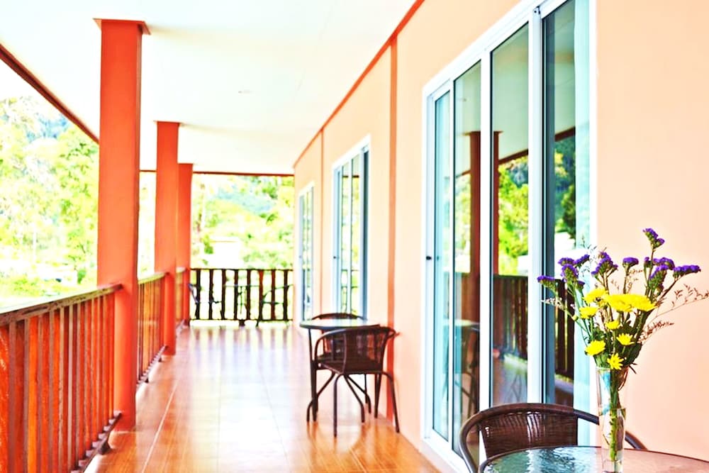 peaceful resort koh lanta