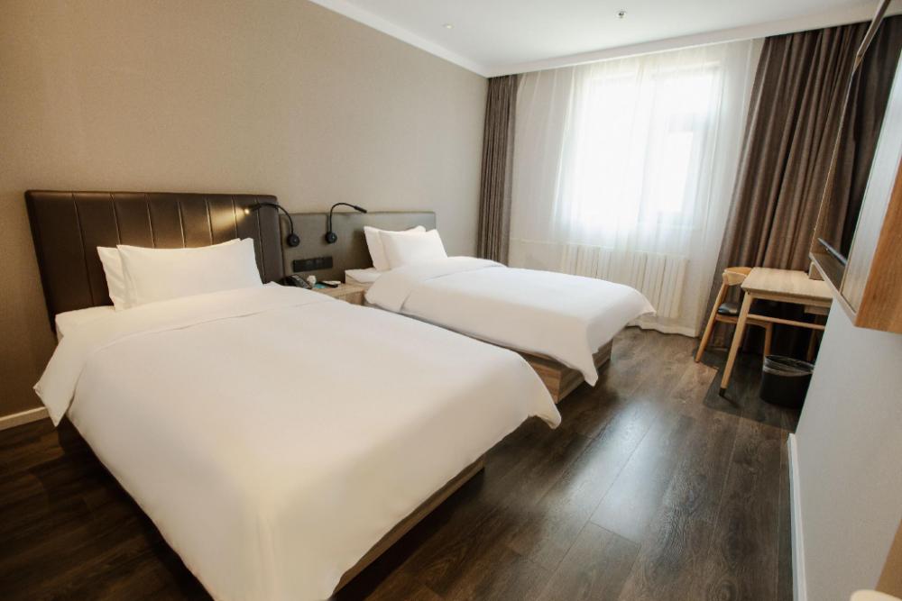 hanting hotel weinan railway station