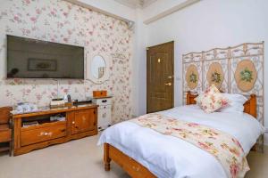 evergreen garden home