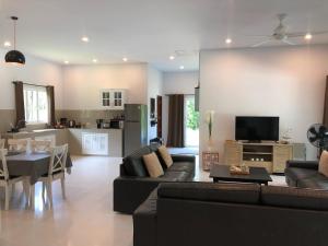 pinky bungalows resort