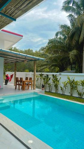 pinky bungalows resort