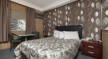 grand manor motor inn queanbeyan