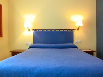 Apartamentos Javier,Cantabria>>Camaleno,3 star