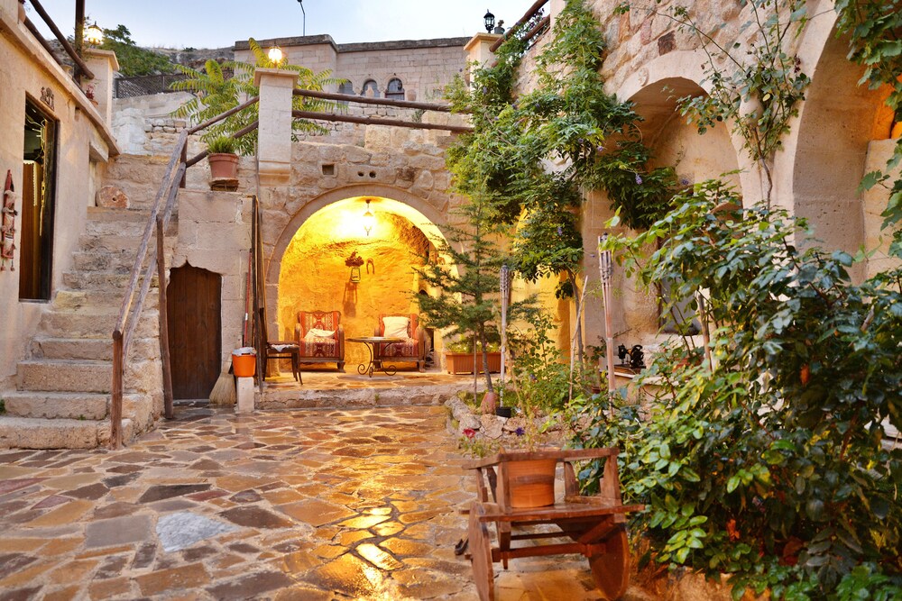 antik cave house special class