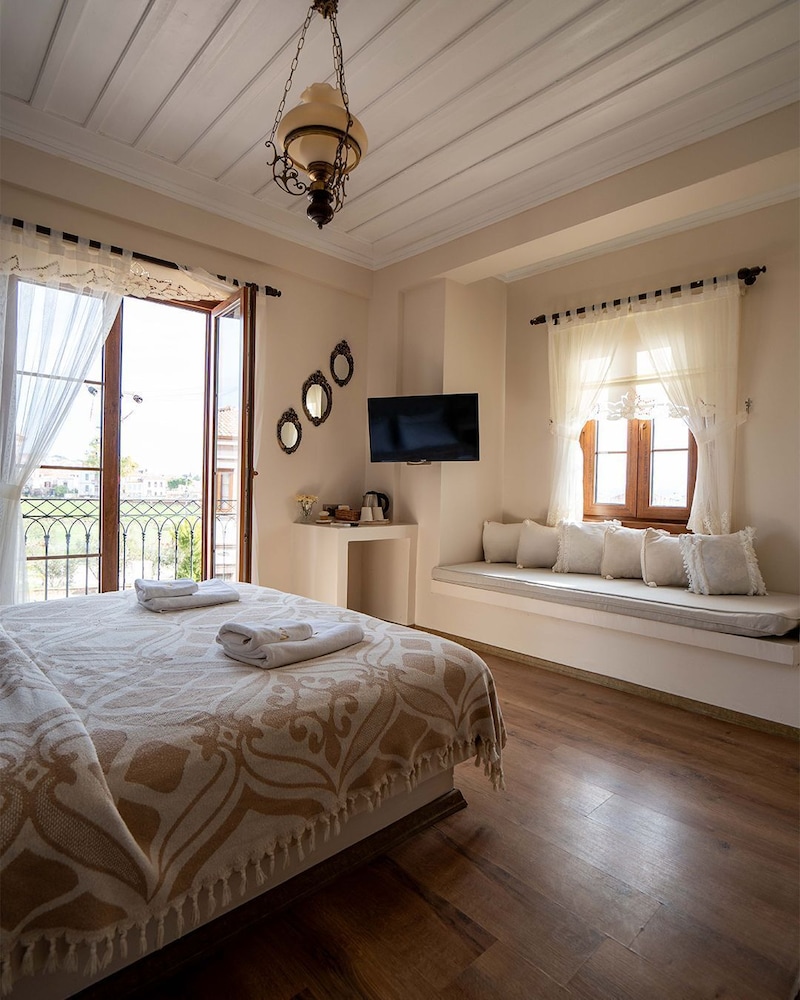 cunda vrodi by house 10adulty only