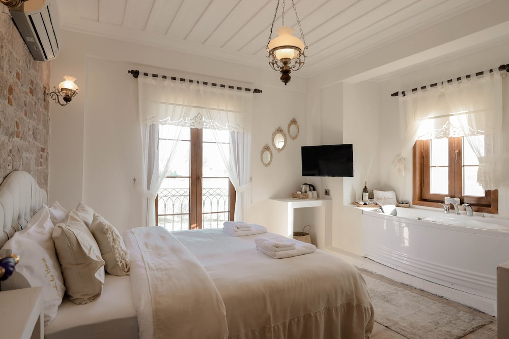 cunda vrodi by house 10adulty only