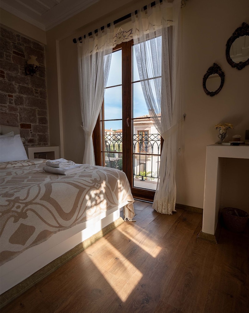 cunda vrodi by house 10adulty only