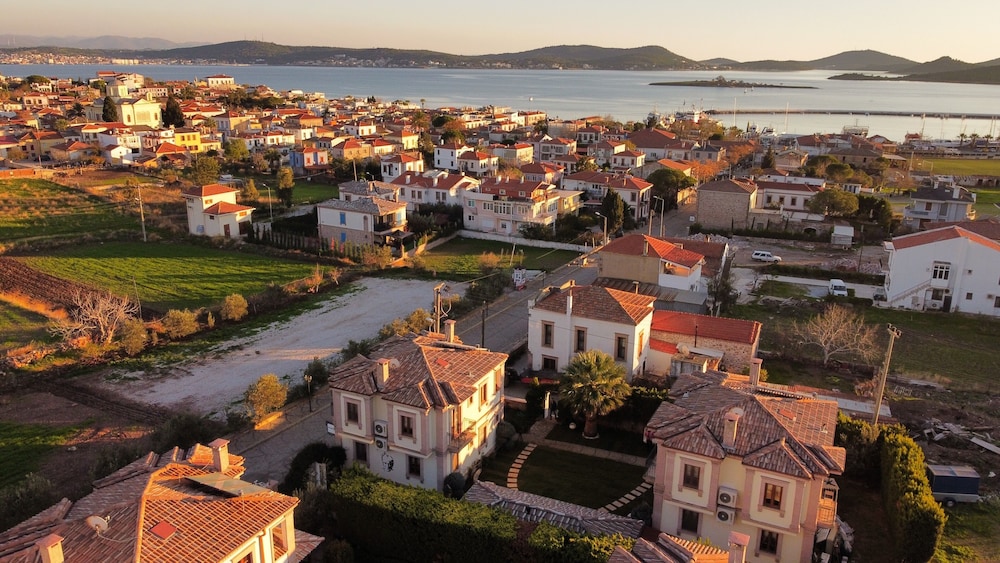 cunda vrodi by house 10adulty only