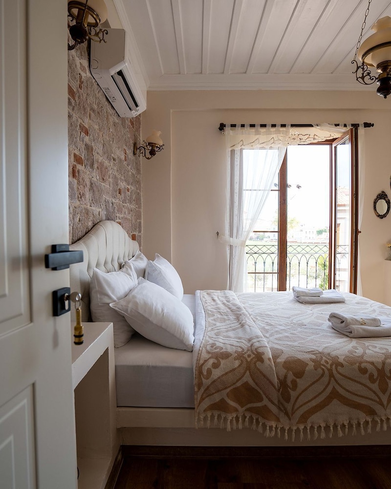 cunda vrodi by house 10adulty only