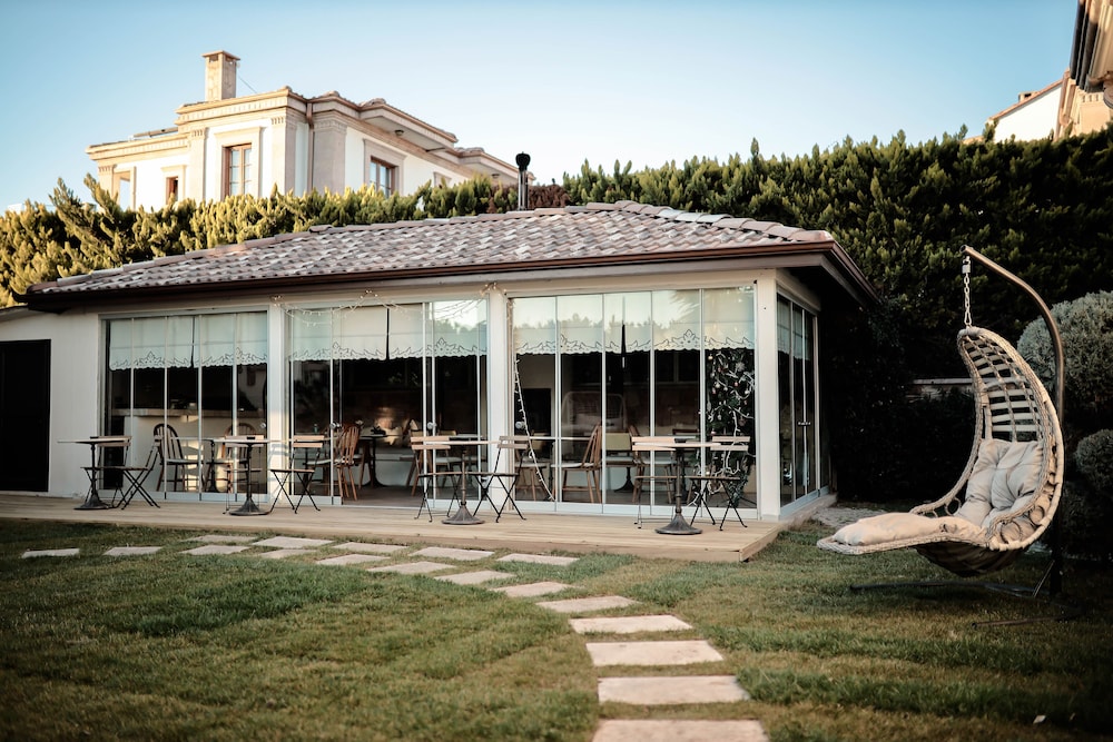 cunda vrodi by house 10adulty only