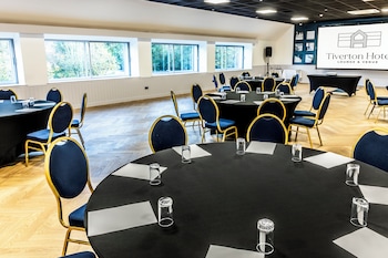 tiverton hotel lounge and venue