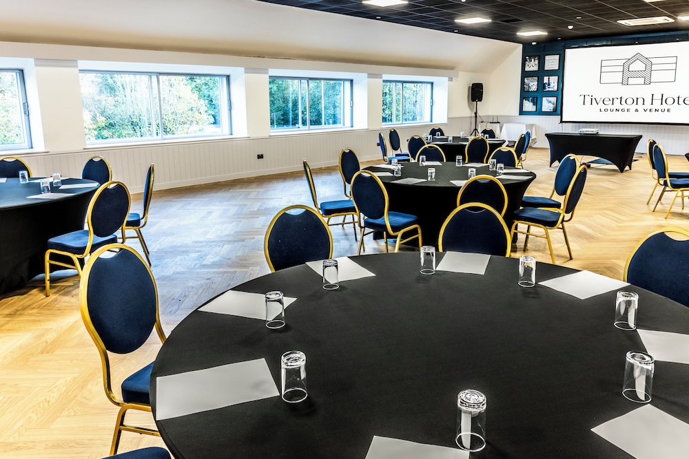 tiverton hotel lounge and venue