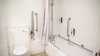 premier inn liverpool john lennon airport