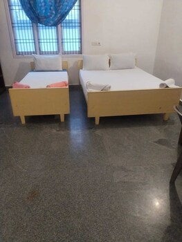 Baba Guest House,No 5 Othavadai Street,2 star