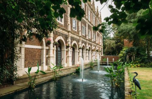 safestay london kensington holland park