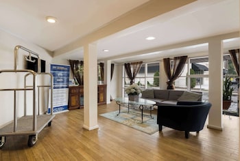 Surestay Plus By Best Western Woodbury Inn,Islip>>Commack,3 star