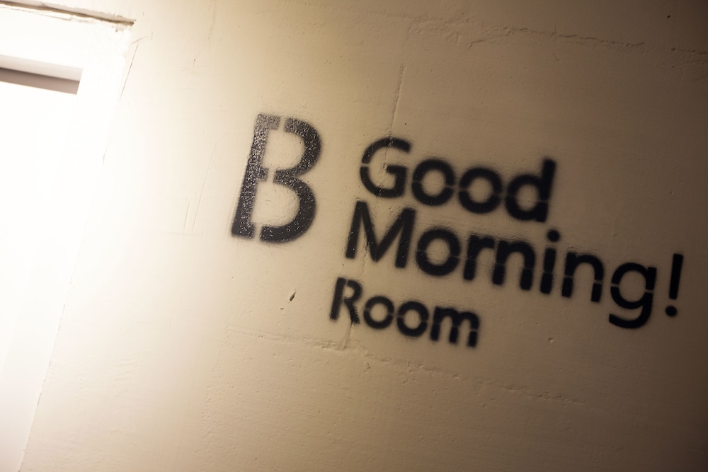 mr lobsters secret den design hostel