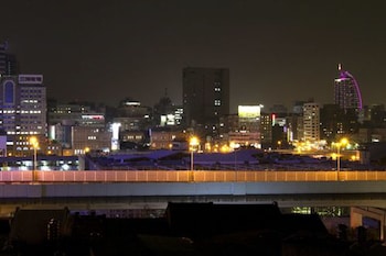 mr lobsters secret den design hostel