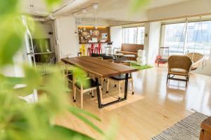 mr lobsters secret den design hostel