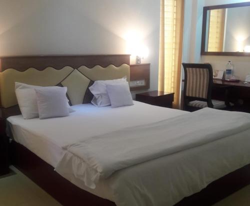 Hotel Crown,,3 star