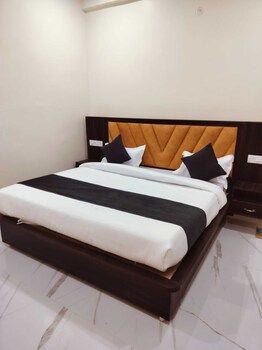 Hotel Aryanandan - Near Ram Mandir,,2 star