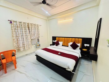 Hotel Aryanandan - Near Ram Mandir,,2 star