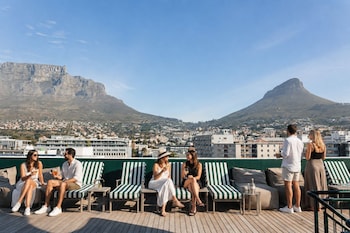Ten On V - Fluent Serviced Apartments,,2 star
