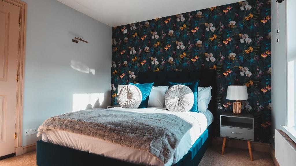 stratford limes hotel