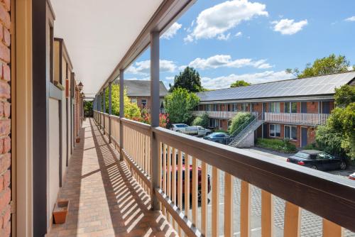 elizabethan lodge
