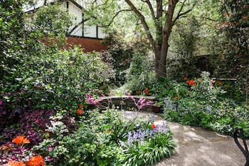 elizabethan lodge