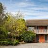 elizabethan lodge