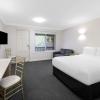 elizabethan lodge