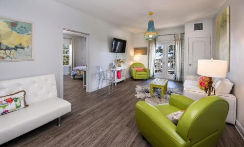 hotel pass christian