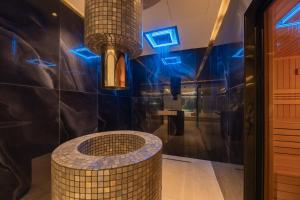 hotel cube