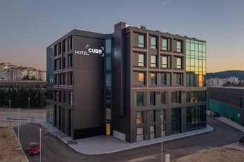 hotel cube