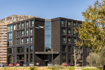hotel cube