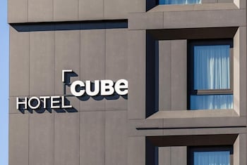 hotel cube