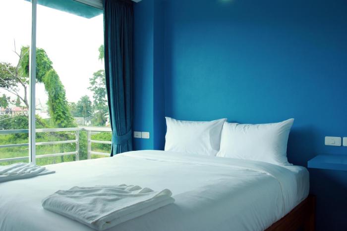 cheeky monkeys samui