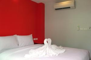 cheeky monkeys samui