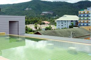 cheeky monkeys samui